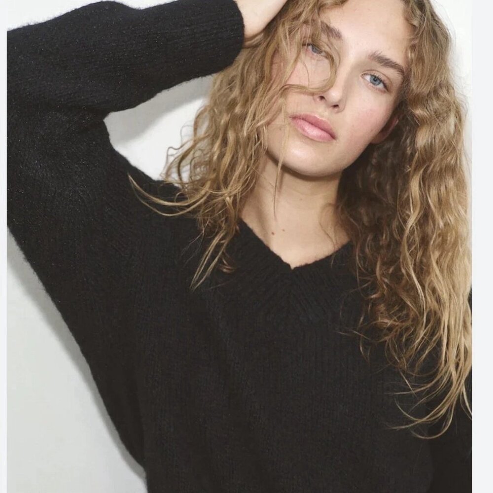 NEW S Black Banana Republic Factory Cozy V-Neck sweater